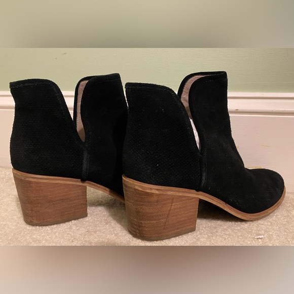 Black booties with slits and wooden heel - Picture 3 of 4